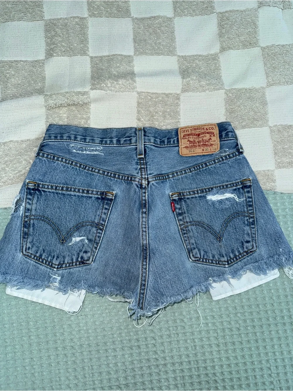 Levi’s 501 Distressed Blue Denim Women’s‎ Shorts size 30